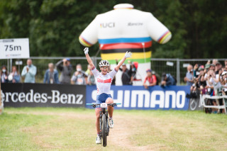 Evie Richards winning 2021 world championships