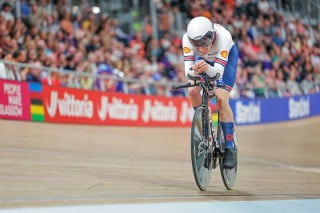 Matt Robertson in the men's C2 IP at the 2024 UCI Para-cycling track World Championships