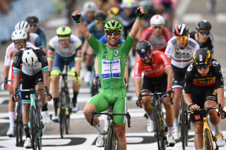 Mark Cavendish wins stage 10 of the 2021 Tour de France