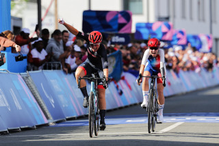 Dam Sarah Storey wins the women's C4-5 road race at the Paris 2024 Paralympic Games