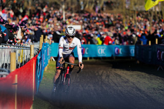 Cam Mason in the elite men's race at the 2025 UCI Cyclo-cross world championships