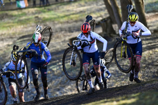 Ella Maclean-Howell and Imogen Wolff in the women's under-23 race at the 2025 UCI cyclo-cross world championships